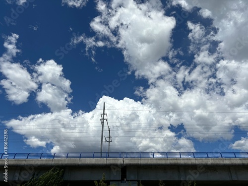 ponte ferroviario alta velocità con nuvole, high speed railway bridge with clouds