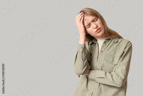 Young woman with brain conc...