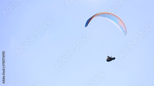 Paracadutista in volo  photo
