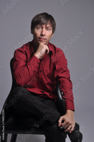 homem de negócios usando camisa social 