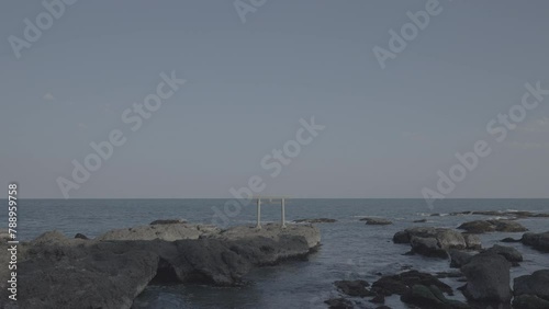 大洗磯前神社の海の中に立つ鳥居＜FX3 S709撮影 LUT適用可能形式＞／Torii gate standing in the sea of ​​Oarai Isosaki Shrine＜FX3 S709 shooting  LUT applicable format
＞ photo