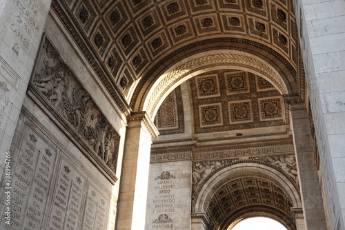 Voutes de l'arc de Triomphe à Paris © luzulee
