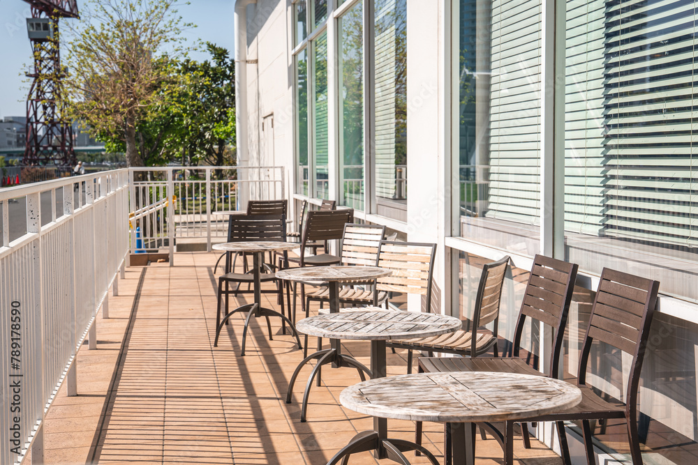 Obraz premium Table outside in a good location.