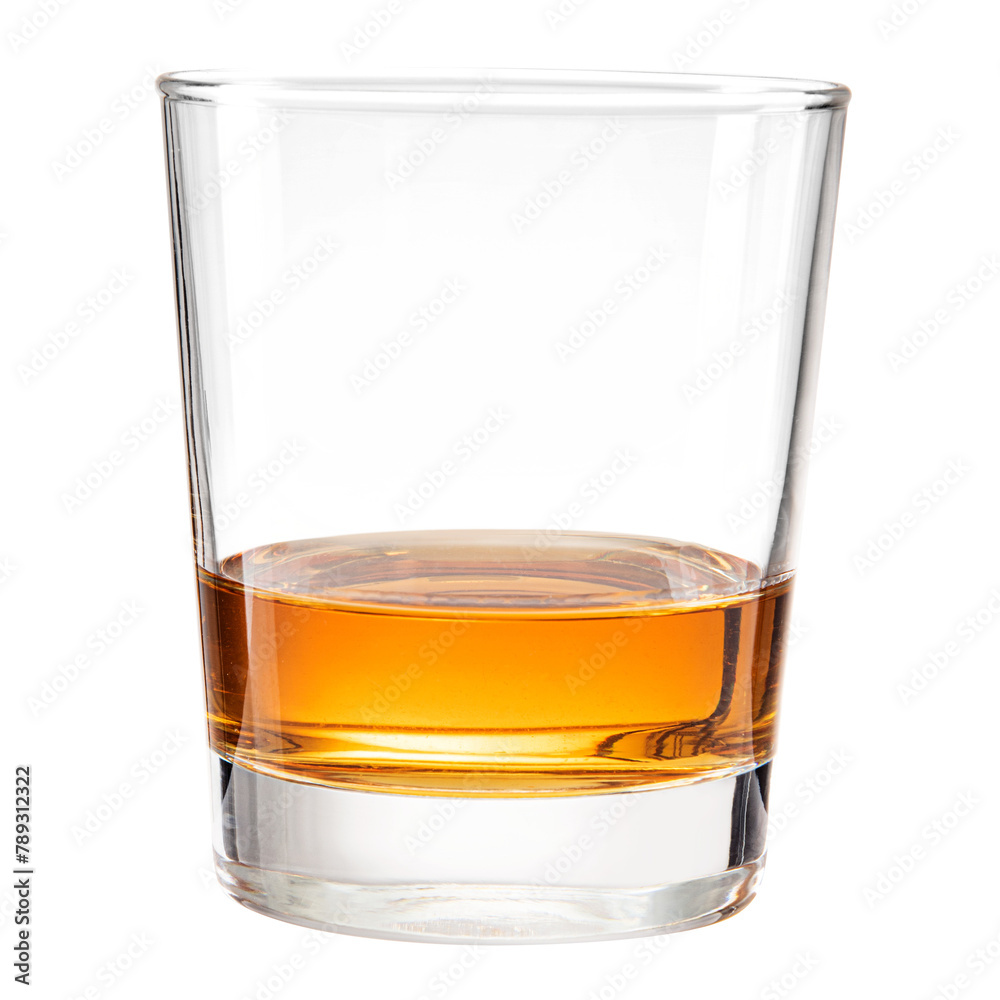 Naklejka premium Whiskey mockup in a glass png