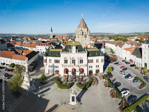 Korneuburg Hauptplatz und Rathaus. Zentrum der Bezirkshauptstadt im Weinviertel, Niederösterreich