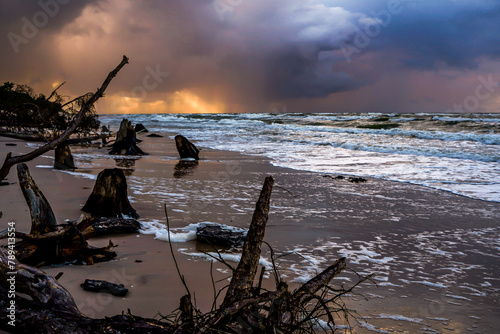 Port, falochron, morze , molo , plaża, fale, chmury, martwy las, Łeba , Gdynia ,  © Daniel Folek