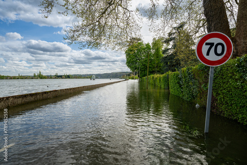 Inondations de la Seine  à Bardouville  (76) les 09 et 10 avril 2023. Rupture de la digue