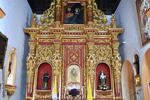 Altar principal de la Iglesia en el Cerro de la Popa. Cartagena de Indias, Colombia. Plano horizontal.