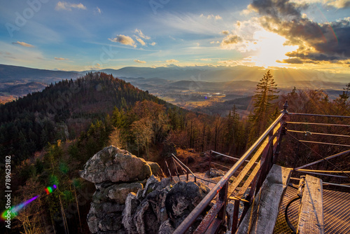 Fototapeta Naklejka Na Ścianę i Meble -  Wiosna w Rudawach Janowickich, punkt widokowy z Sokolik na Karkonosze o zachodzie słońca
