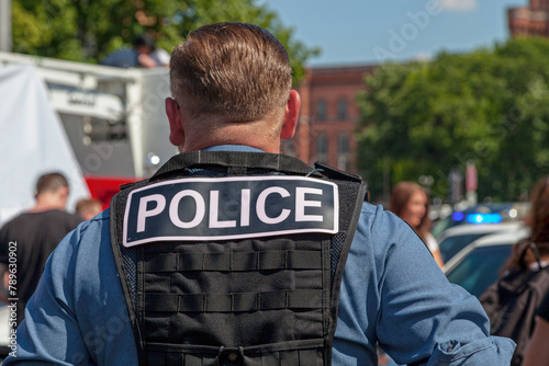 Canvas Print American policeman in patrol