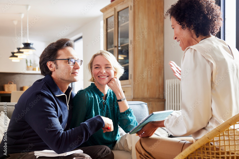 © ALTO IMAGES/Stocksy - Crop black woman explaining investment plan to couple © ALTO IMAGES/Stocksy - Crop black woman explaining investment plan to couple
