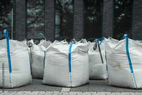Obraz na płótnie Big-Bag-Schuttbeseitigung – Abfall nach der Wohnungsrenovierung w salonie