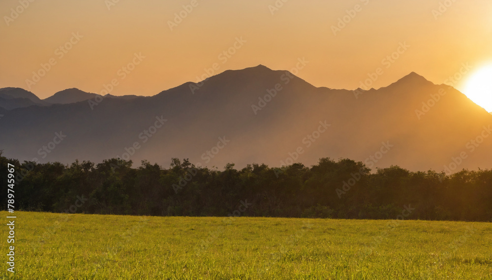 山 山