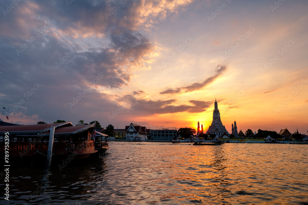 Fototapeta premium Wat Arun Ratchawararam in Thailand