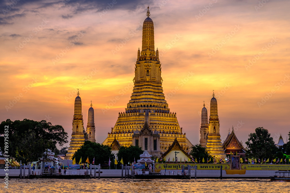 Obraz premium Wat Arun Ratchawararam in Thailand