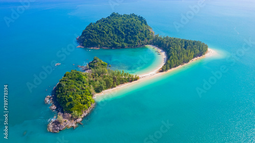 View of Kamtok island or Koh Kamtok in the Andaman Sea, blue waters of Ranong Province, Thailand, Asia © Photo Gallery