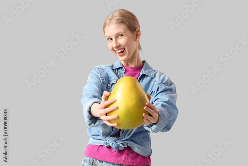 Young woman with pomelo on ...