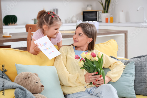 Mom receiving bouquet of tu...