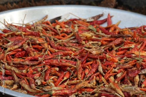 Dried red chilies, food preservation