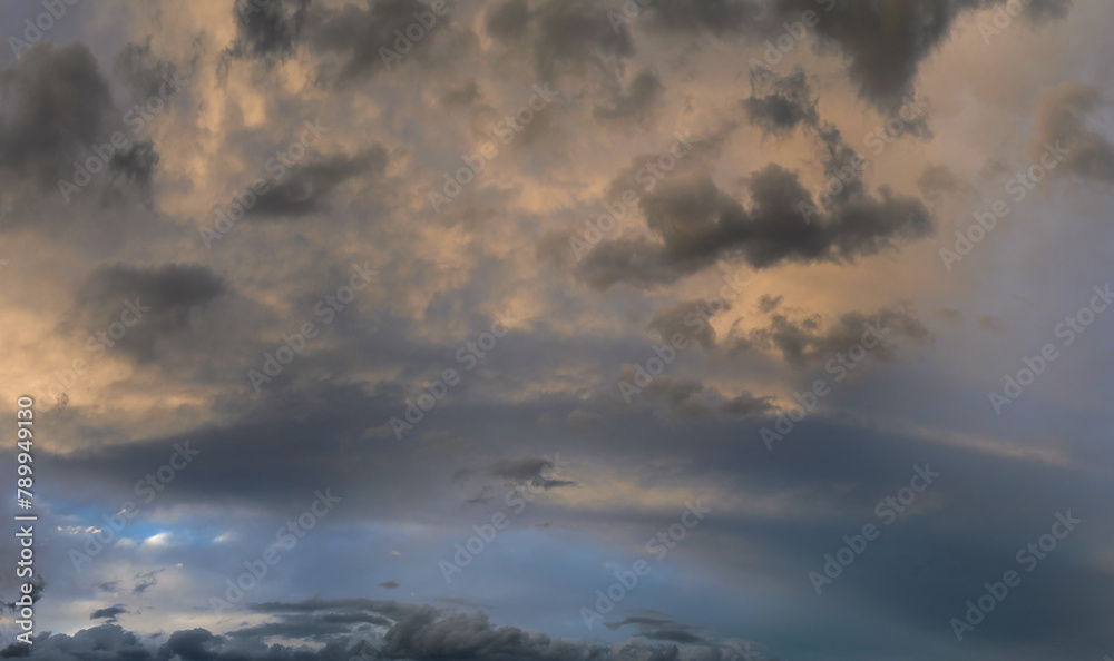 Obraz premium Dramatic sky dackground, stormy clouds in dark sky