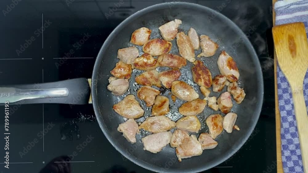 Schweinefleisch in einer Pfanne