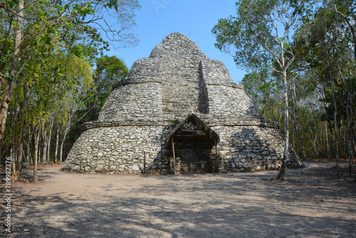 Ruiny budowli kultury Majów - piramida na Jukatanie w mieście Koba w Meksyku photo