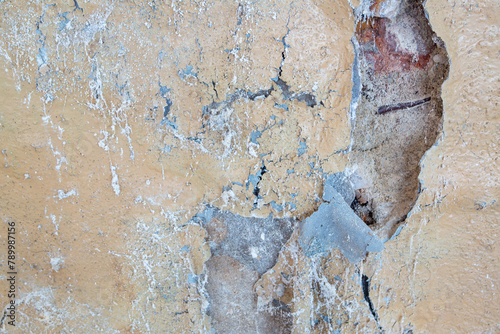Photos Saltpeter on a wall in a room, harmful to health