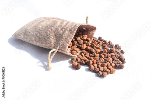 Fotografija Red chana or kala chana is a small dark brown coloured chana with a rough coat,
