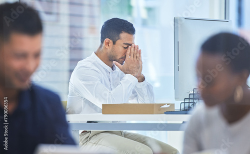 Fotografia Headache, stress and businessman in office frustrated by computer, glitch or 404 error, mistake or deadline fail