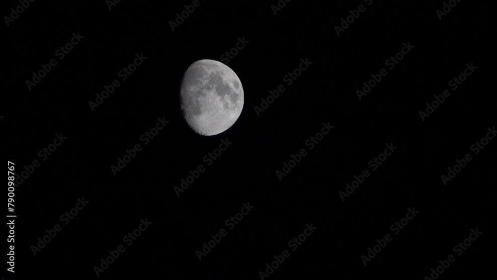 Grande lune avec ciel dégagé filmée au 600mm Grande lune avec ciel dégagé filmée au 600mm