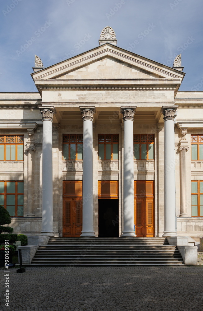 Obraz premium Elements of architectural decorations of buildings, columns and capitals, gypsum moldings, wall textures and patterns. On the streets in Turkey, public places.