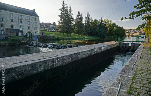 Obraz na plátně An old mill, dam and canal boat lock on the Oust River in Josselin, France, show the importance of rivers in the history, culture and economy of Brittany