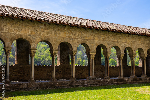 Cloître de la Cathédrale Sainte-Marie de Saint-Bertrand-de-Comminges photo