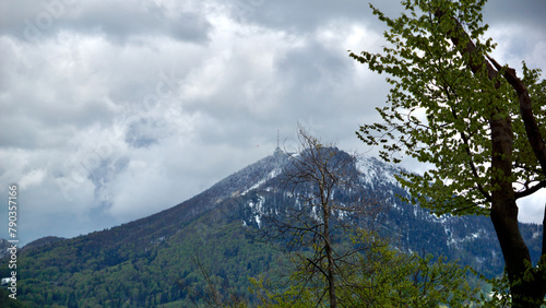 Blick in Salzburg vom Kapuzinerberg auf den Gaisberg mit Schnee