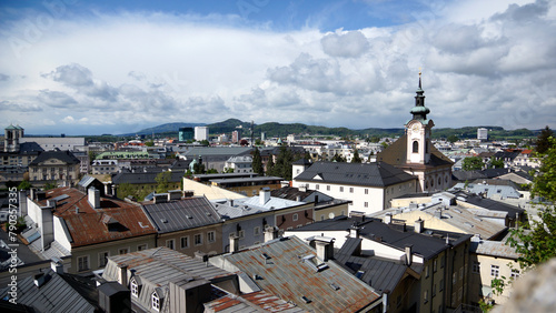 Blick über die Altstadt von Salzburg vom Kapuzinerberg bei Sonnenschein mit wolkigem Himmel © landscapephoto