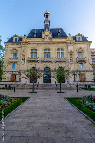 Vue extérieure de l'hôtel de ville de Colombes, France, dans le département français des Hauts-de-Seine, en région Ile-de-France, au nord-ouest de Paris photo