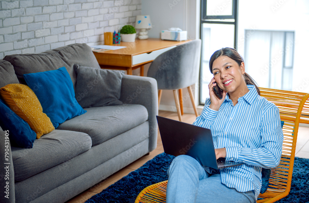 Obraz premium Radiant Success: Latina Woman Thrives in Her Cosy Haven!