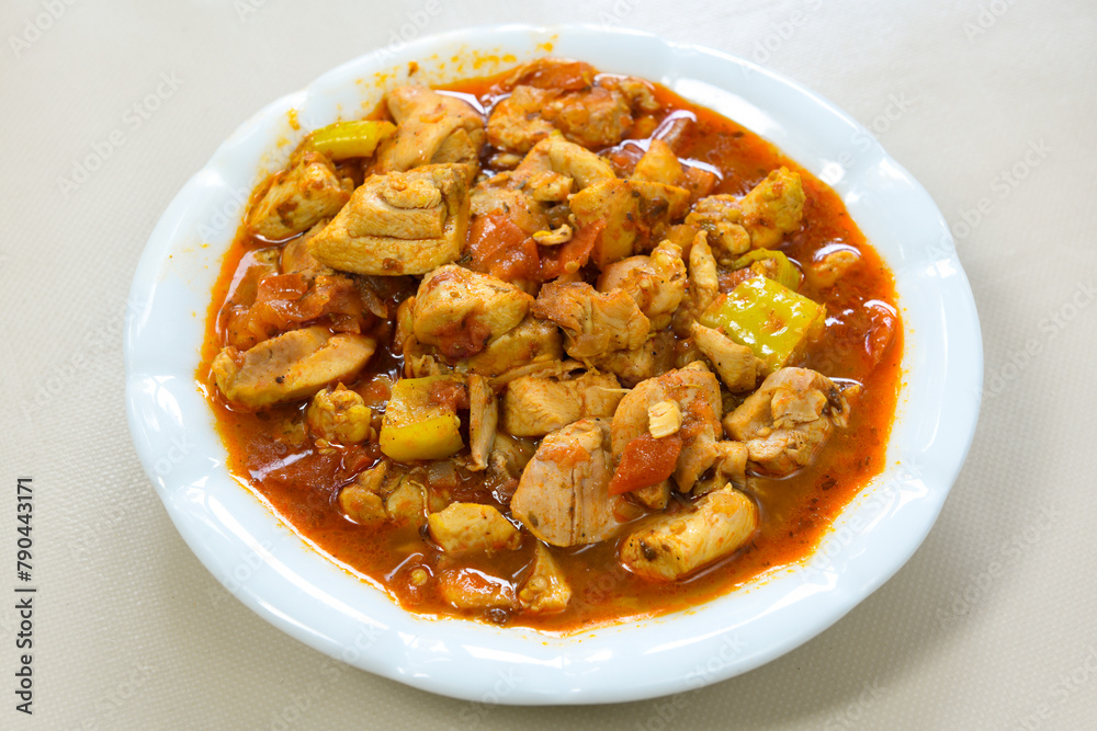 Sauteed chicken with carrots and peas ( Turkish ; Et, Tavuk Sote, guvec ) Sauteed chicken with carrots and peas ( Turkish ; Et, Tavuk Sote, guvec )
