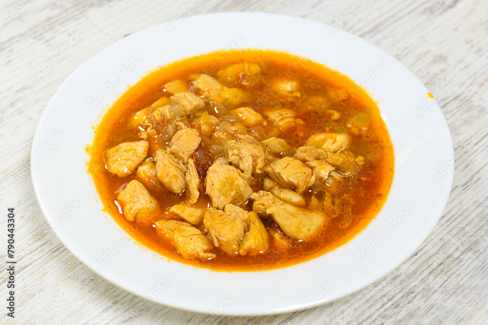 Sauteed chicken with carrots and peas ( Turkish ; Et, Tavuk Sote, guvec ) Sauteed chicken with carrots and peas ( Turkish ; Et, Tavuk Sote, guvec )