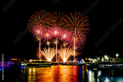 Beautiful fireworks Phra Phuttha Yodfa Bridge or Memorial Bridge light up with fireworks event show. ‘Vijit Chao Phraya’ lighting extravaganza with firework at Memorial Bridge, Bangkok, Thailand © chirawan_nt