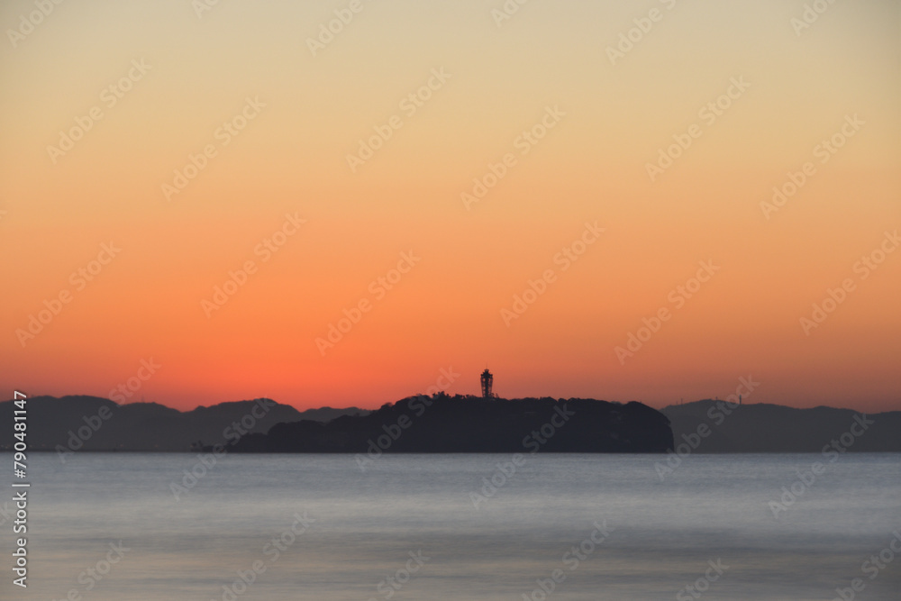 江ノ島の静かな夜明け