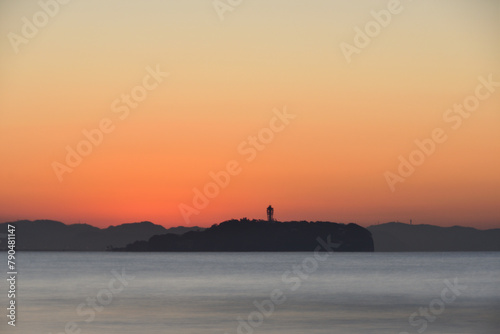 江ノ島の静かな夜明け