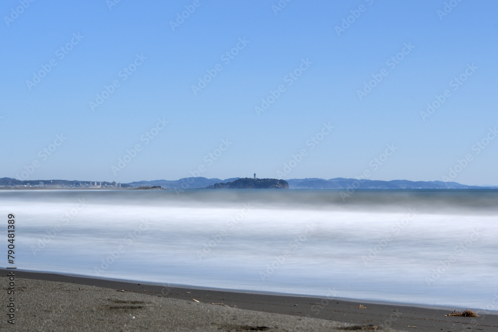 幻想的な海と江の島