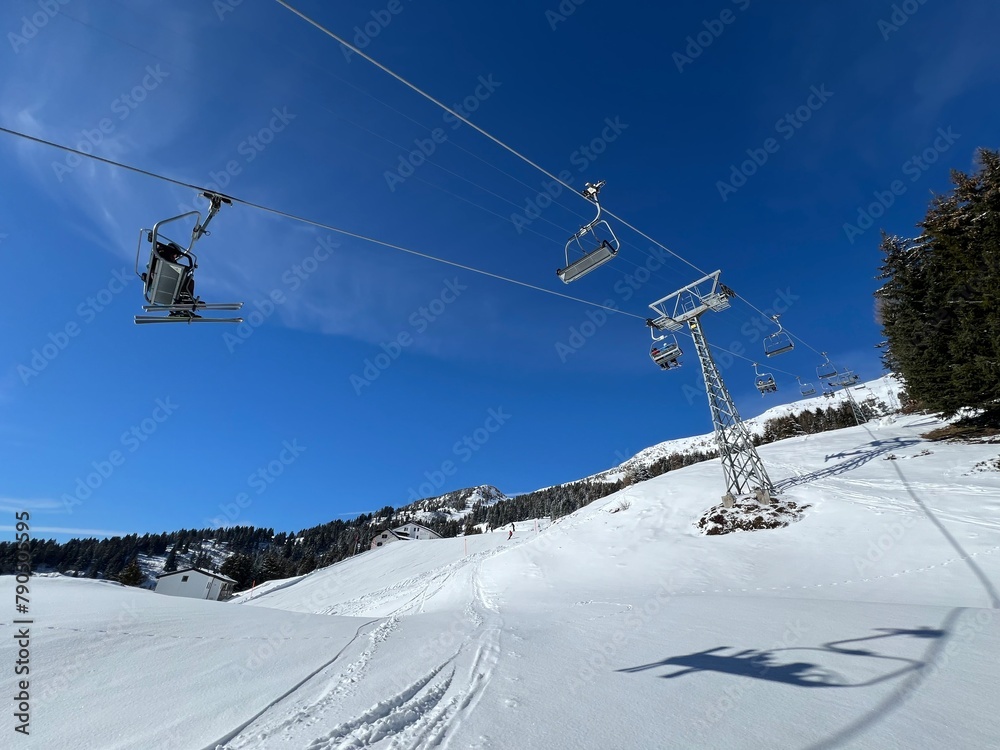 4pers. High speed chairlift (detachable) Pedra Grossa or 4er Hochgeschwindigkeits-Sesselbahn (Kuppelbar) Pedra Grossa in the Swiss winter resorts of Valbella and Lenzerheide - Switzerland / Schweiz