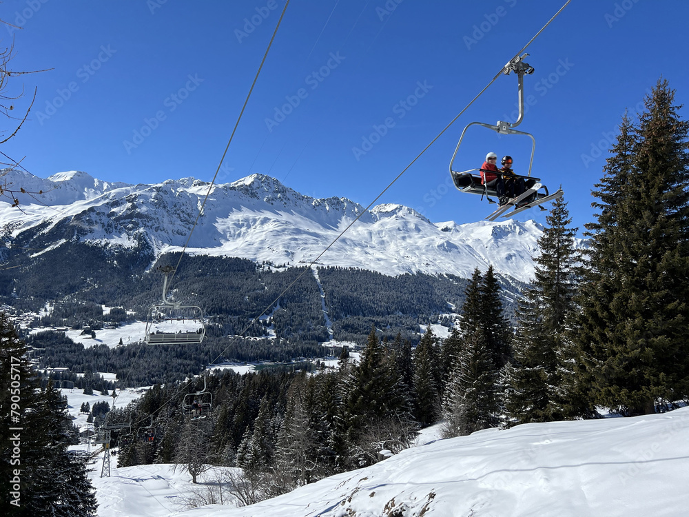 4pers. High speed chairlift (detachable) Pedra Grossa or 4er Hochgeschwindigkeits-Sesselbahn (Kuppelbar) Pedra Grossa in the Swiss winter resorts of Valbella and Lenzerheide - Switzerland / Schweiz