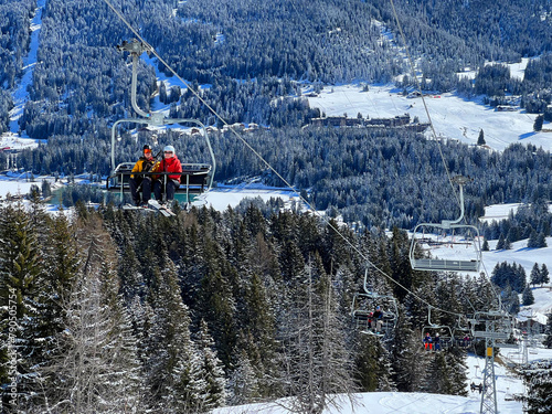 4pers. High speed chairlift (detachable) Pedra Grossa or 4er Hochgeschwindigkeits-Sesselbahn (Kuppelbar) Pedra Grossa in the Swiss winter resorts of Valbella and Lenzerheide - Switzerland / Schweiz photo