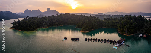 Quadro su tela Floating bungalow on the Cheow lan Lake in Khao Sok National Park in Surat Thani