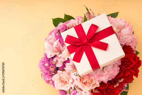 花、カーネーション、母の日、プレゼント。
