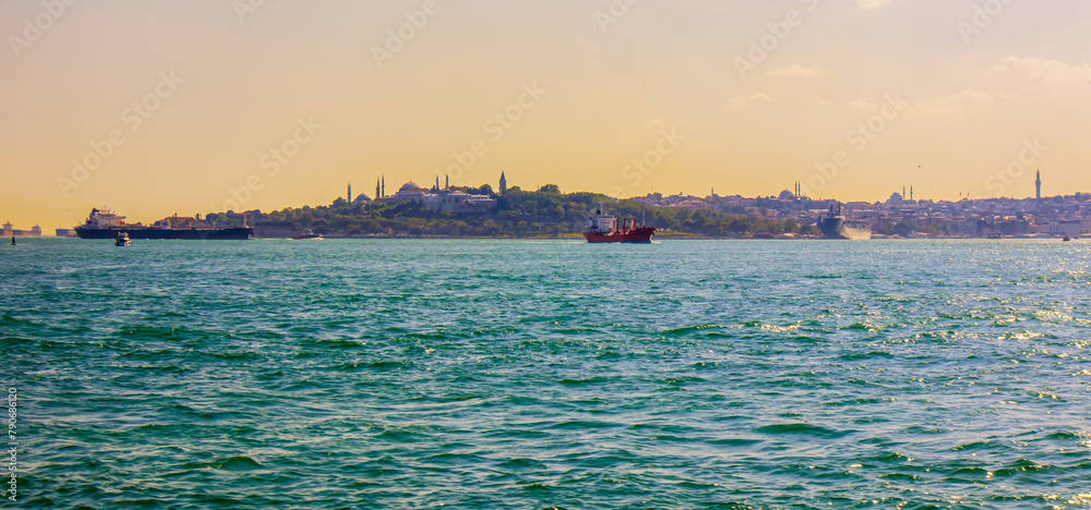 Obraz premium Sunset over the sea, historical peninsula of istanbul