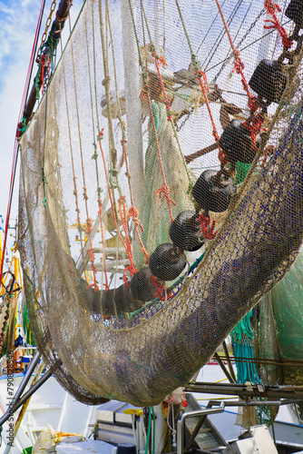 Fischernetz auf Krabbenfischerboot in Greesiel, Ostfriesland